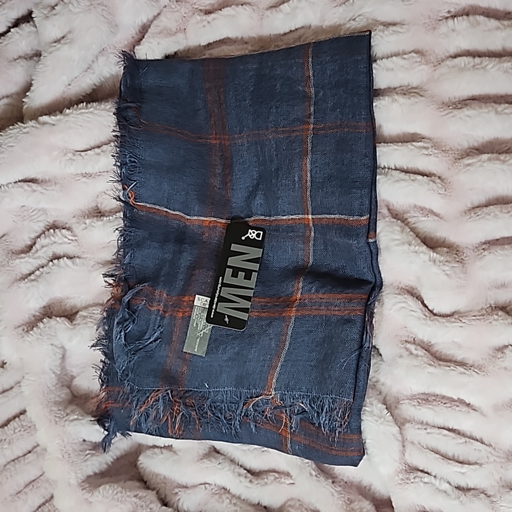 David and Young 🆕️ Men's Plaid Scarf OS